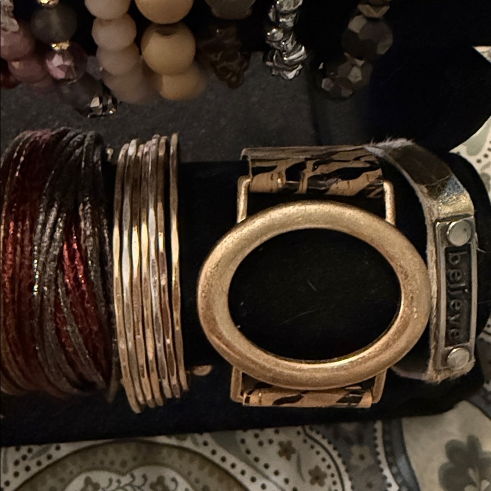 Ermish Bracelets LOT and misc boutique store bracelets (61 total on holder) - Picture 11 of 11